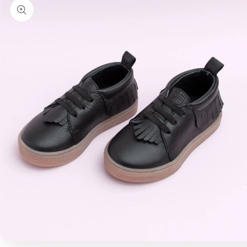 Freshly Picked Ebony Sneaker Moccs, sz 5 (little kid)